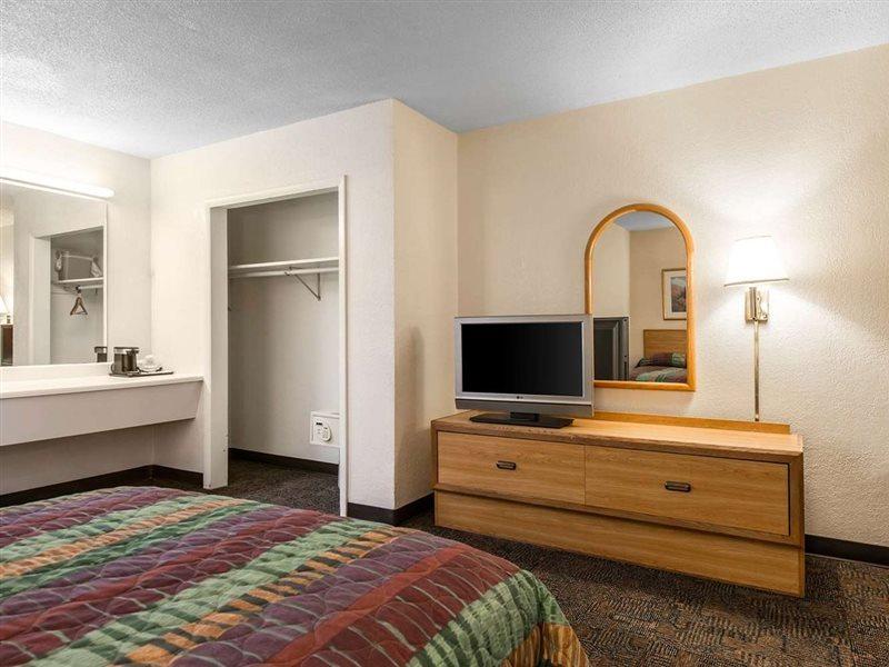 Rodeway Inn & Suites Colorado Springs Eksteriør billede