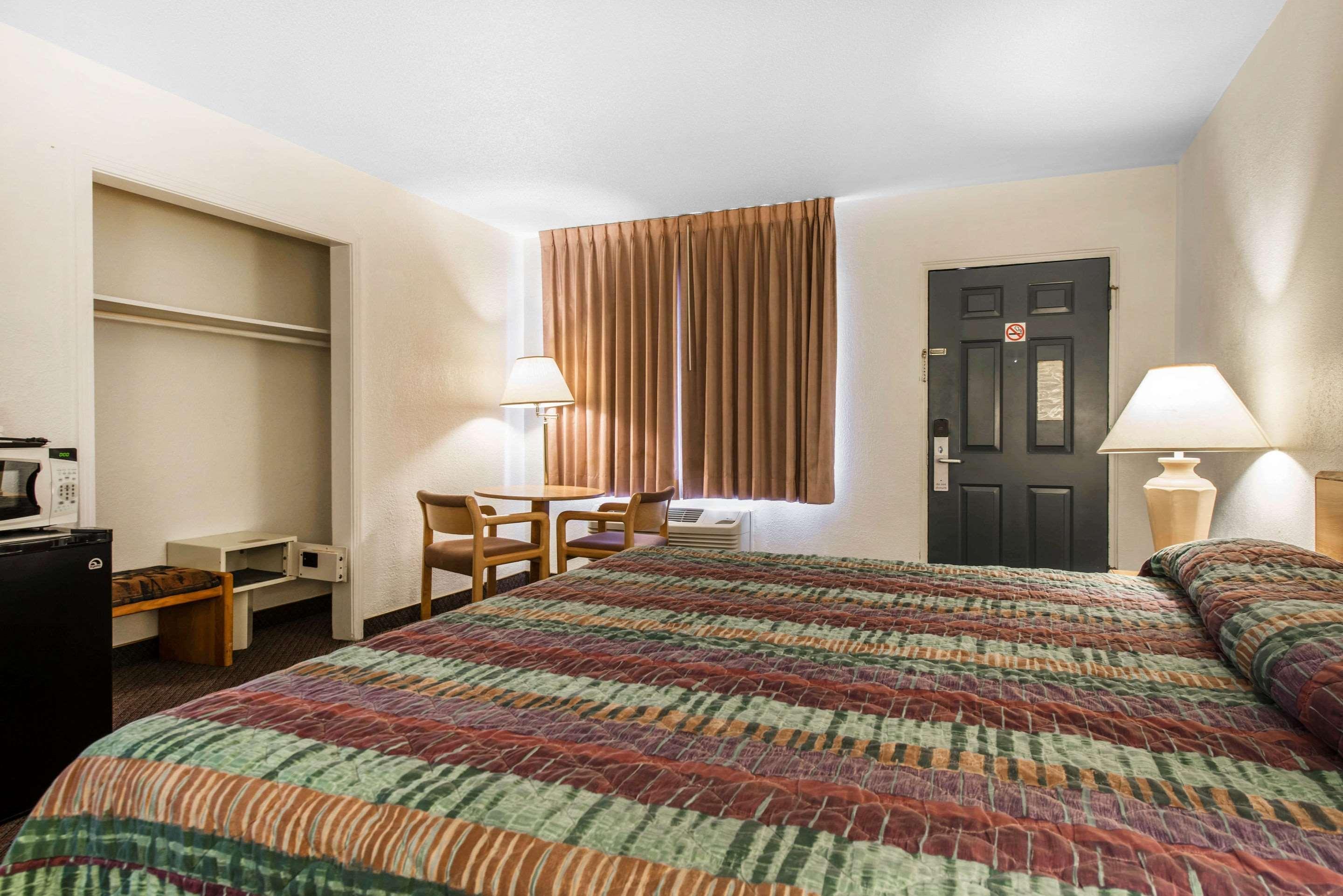 Rodeway Inn & Suites Colorado Springs Eksteriør billede
