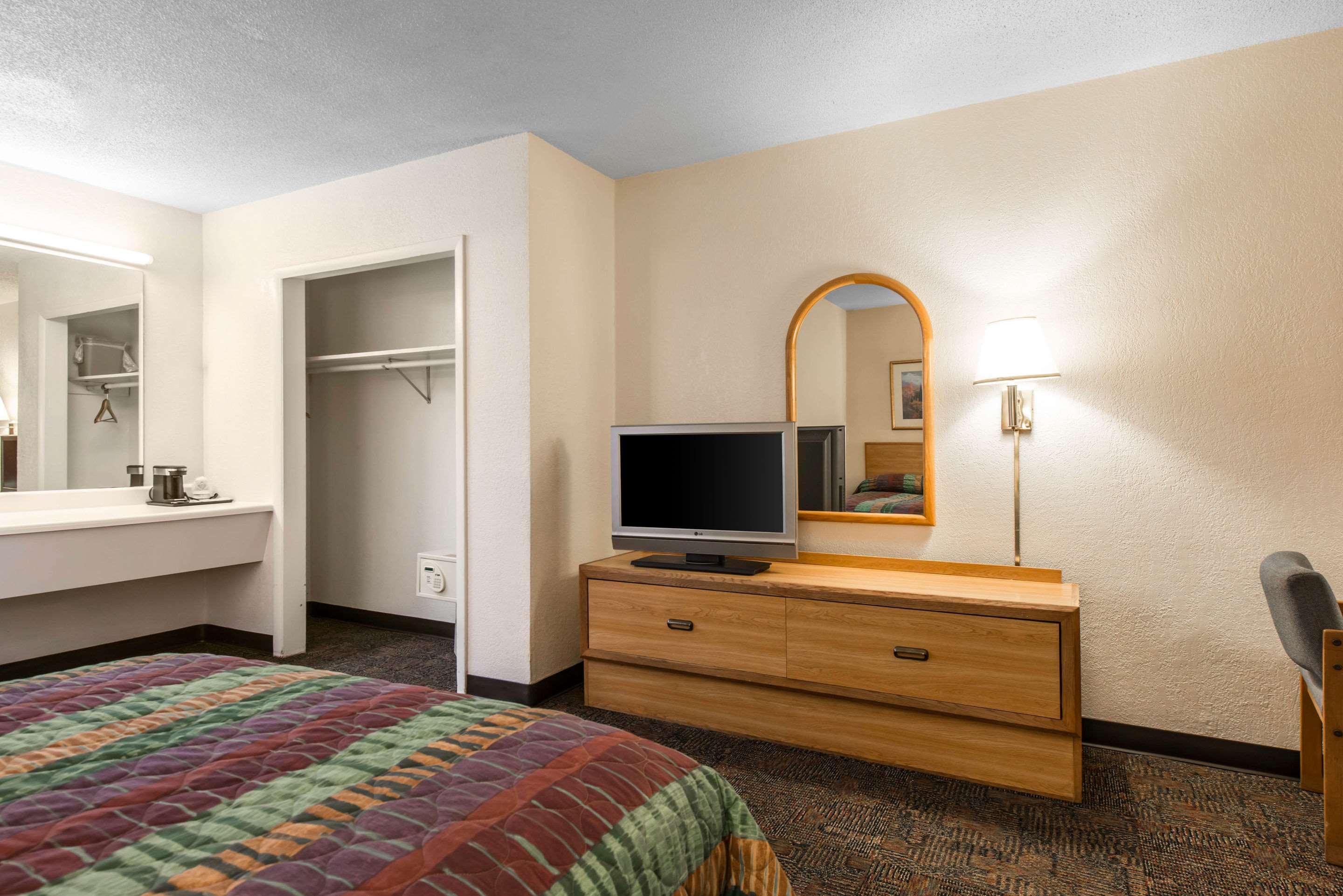 Rodeway Inn & Suites Colorado Springs Eksteriør billede